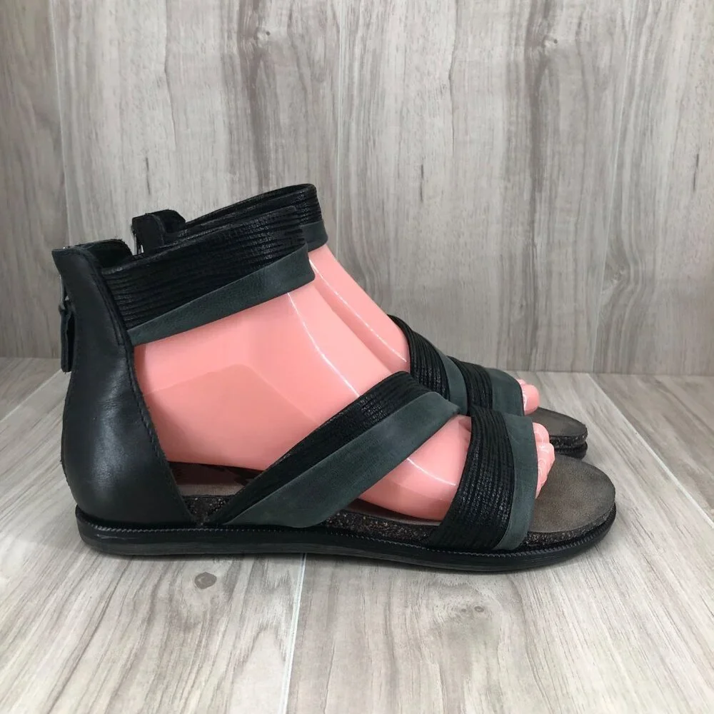 OTB Sandals Womens 7.5M Souvenir Black Gray Leather Back Zip Flat Shoes
